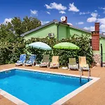 Σπίτι διακοπών Kika, A New, Modern And Romantic With A Pool