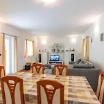 Kika, A New, Modern And Romantic With A Pool *
