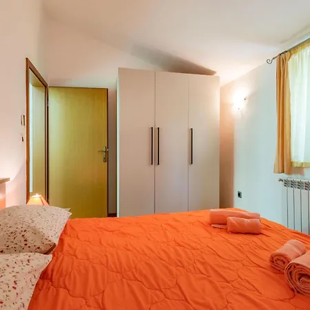 Kika, A New, Modern And Romantic With A Pool Vikendica Krapan