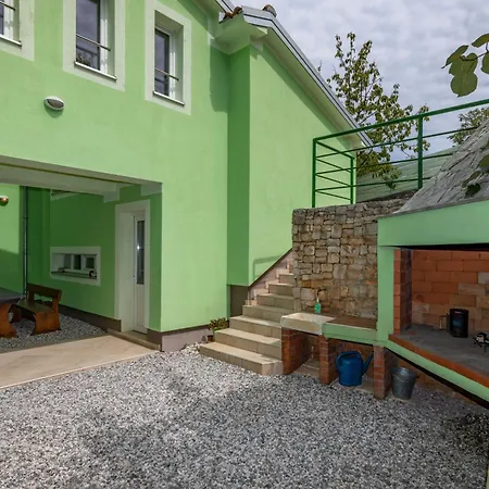 Kika, A New, Modern And Romantic With A Pool Vikendica