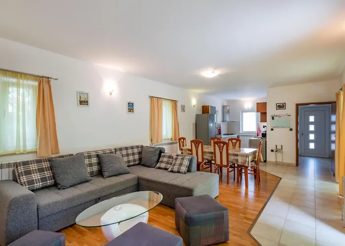 Kika, A New, Modern And Romantic With A Pool Krapan