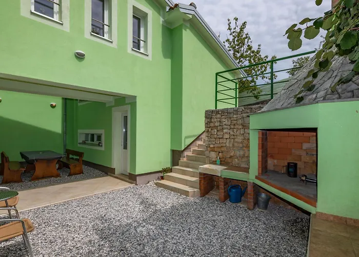 Kika, A New, Modern And Romantic With A Pool Vikendica