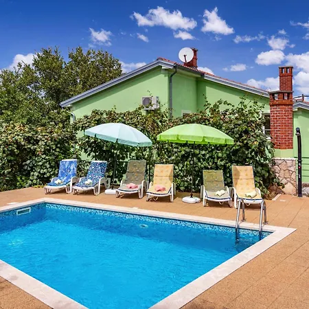 Semesterbostad Kika, A New, Modern And Romantic With A Pool