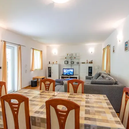 Kika, A New, Modern And Romantic With A Pool *