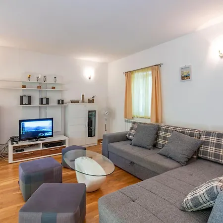 Kika, A New, Modern And Romantic With A Pool *