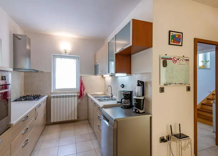 Hébergement de vacances Kika, A New, Modern And Romantic With A Pool Krapan
