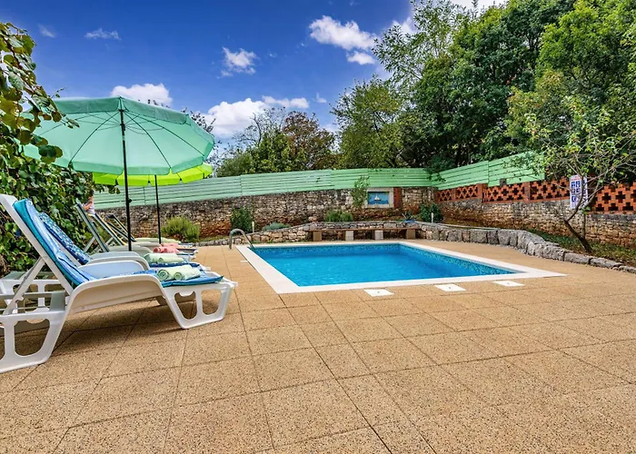 Hébergement de vacances Kika, A New, Modern And Romantic With A Pool