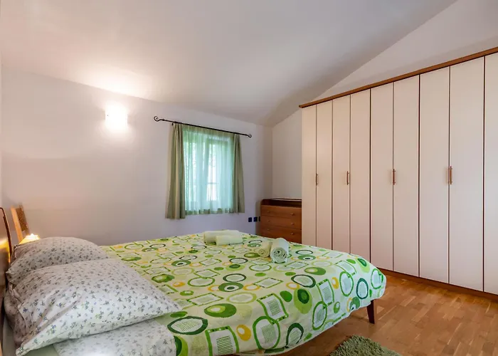 Kika, A New, Modern And Romantic With A Pool Hébergement de vacances *